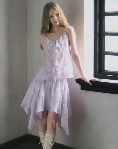 Vol.6 My Daily Life: Heavy Embroidery on a Transparent and Comfortable Top + Irregular Elastic Waist Skirt