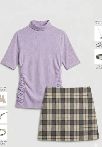 Um conjunto de duas peças único e deslumbrante para o início do verão: uma blusa de gola alta roxa de manga média em estilo coreano e uma saia x