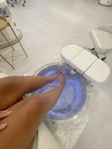 Book a service for me - Zero Gravity Pedicure deluxe 