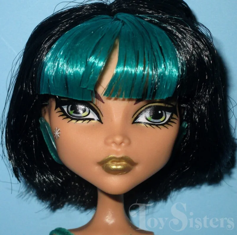 Cleo De Niel Skull Shores
