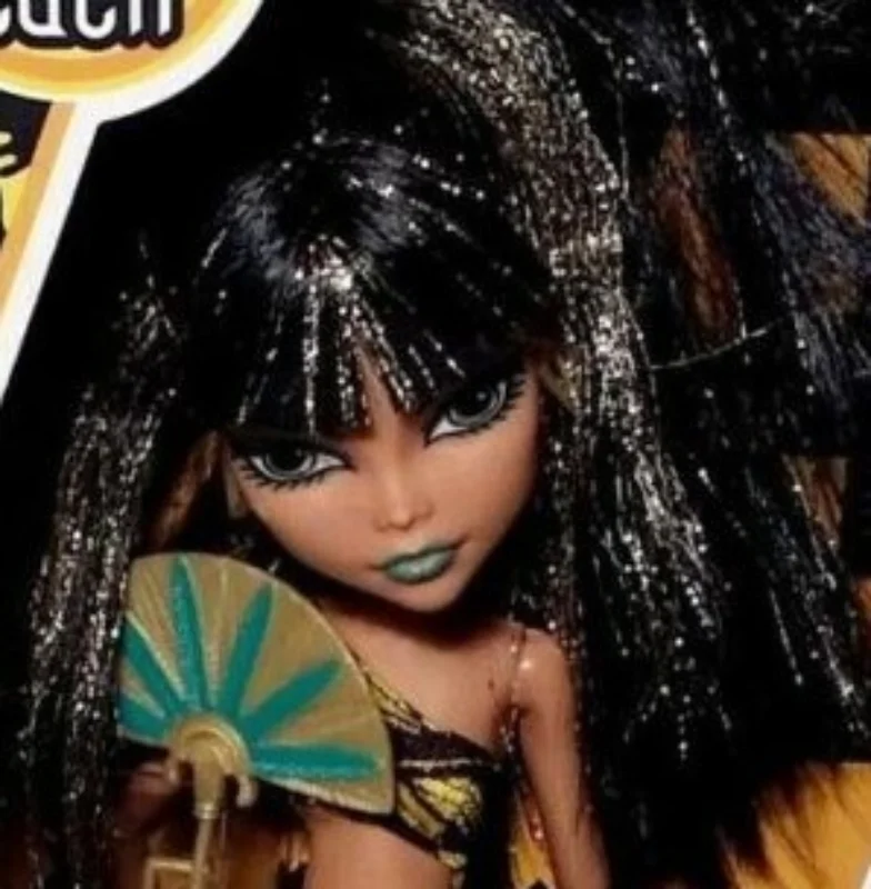 Cleo De Niel Gloom Beach