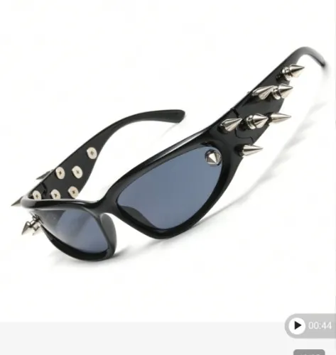 015068863-0002-wk68103 1pc Women's Small Frame Punk Designer Original Rivet Fully Enclosed Sci-Fi Glasses, Heavy Metal Rock Music Festival Party Glasses, Retro Style Thick Personality Selfie Glasses For Summer Beach Vacation,Outdoor,Travel