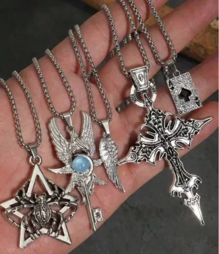 5pcs Vintage Gothic Style Personalized Retro Gothic Cross Skull Pendant Necklace Spider Pentagram Pendant Wing Poker Card Necklace Set