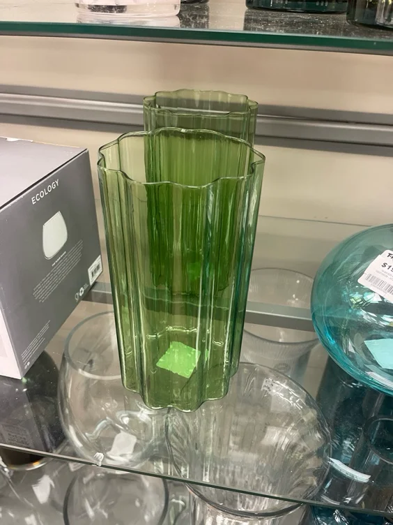 ruffle / wave vase 