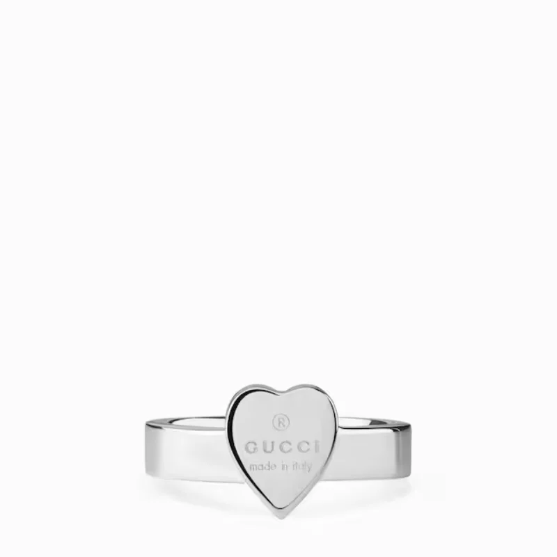 Gucci - Anello Trademark con pendente a forma di cuore