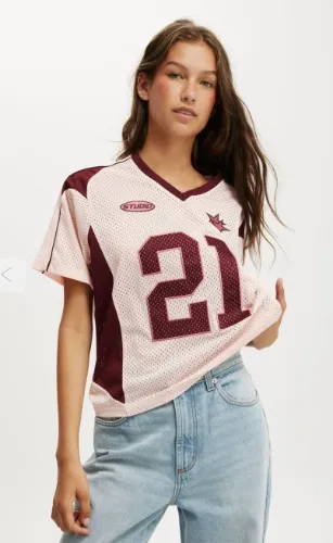 V Neck Regular Cropped Graphic Tee