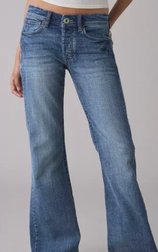 BDG Teo Relaxed Low-Rise Bootcut Jean