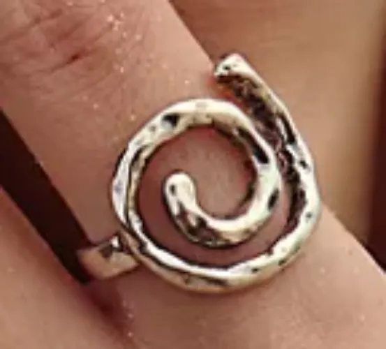 90s Swirl Ring