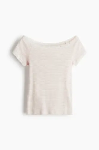 Off-the-shoulder top 